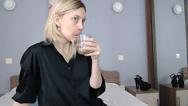 AvelinaLeoni online show from February 2025 07:13:02 AM