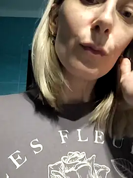 AvelinaLeoni online show from November 2025 07:25:01 PM