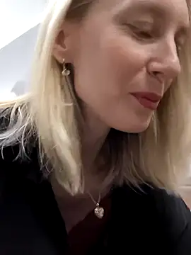 AvelinaLeoni online show from December 2025 06:53:02 AM