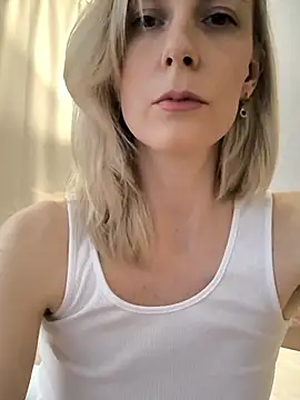 Snapshot of AvelinaLeoni chatting on March 2026 07:59:01 AM AvelinaLeoni online show from March 2026 07:59:01 AM