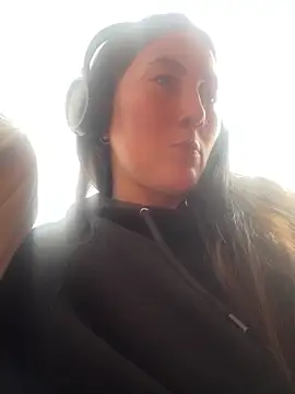 Elle Lee  online show from October 2025 04:47:02 PM