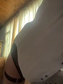 Elle Lee  online show from November 2025 04:39:01 PM