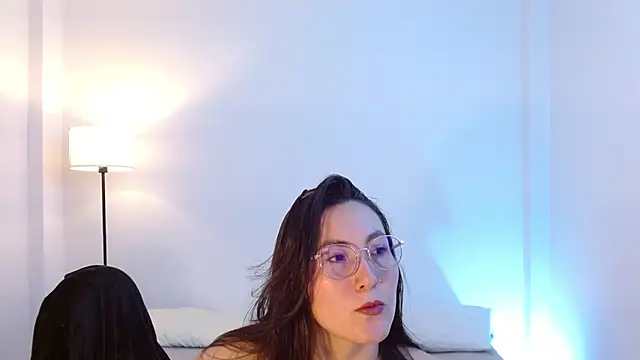 Snapshot of Elle_Lee_ chatting on July 2026 04:10:02 PM Elle Lee online show from July 2026 04:10:02 PM
