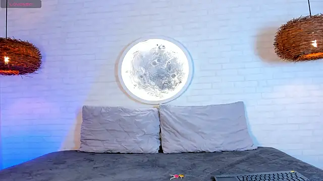 Elise Diamond online show from September 2025 02:23:01 AM