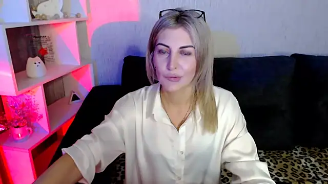 Amelia Harper online show from November 2025 01:25:02 PM