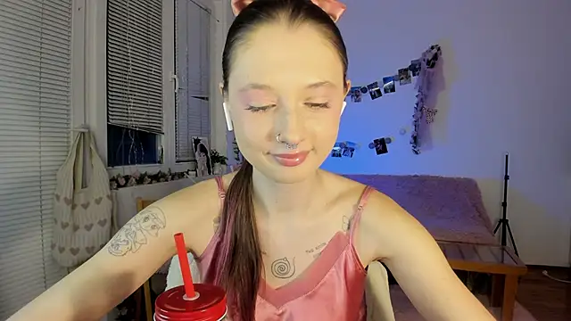 Snapshot of Jenny_darling_love chatting on January 2025 07:08:01 PM Jenny darling love online show from January 2025 07:08:01 PM