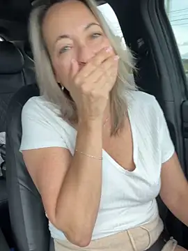 Snapshot of Cherry-red-xo chatting on September 2025 04:32:01 PM Cherry-red-xo online show from September 2025 04:32:01 PM