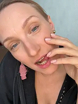 UmaTruewoman online show from February 2026 10:09:02 AM