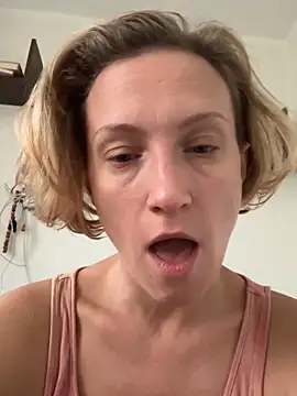Snapshot of UmaTruewoman chatting on June 2026 02:03:01 AM UmaTruewoman online show from June 2026 02:03:01 AM