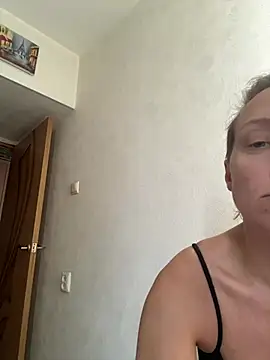 Snapshot of UmaTruewoman chatting on June 2026 06:18:02 AM UmaTruewoman online show from June 2026 06:18:02 AM