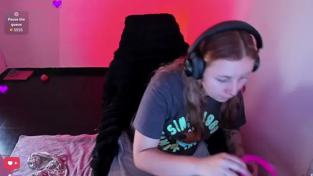 bonnie moon  online show from March 2026 06:27:02 PM