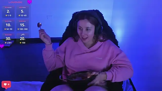 bonnie moon  online show from March 2026 04:34:01 PM