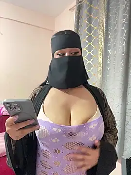 Snapshot of mari_layali chatting on April 2026 11:33:02 PM mari layali online show from April 2026 11:33:02 PM
