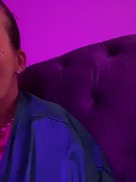 Haleytightlips1986 online show from March 2026 10:43:01 PM