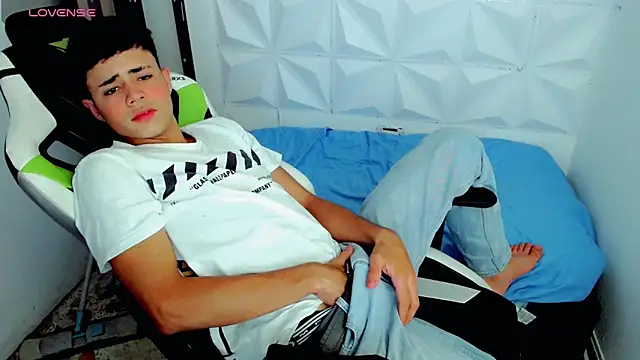 Snapshot of bby_santi chatting on December 2024 07:14:01 PM bby santi online show from December 2024 07:14:01 PM