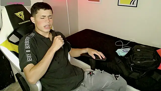 Snapshot of bby_santi chatting on September 2025 04:44:02 PM bby santi online show from September 2025 04:44:02 PM