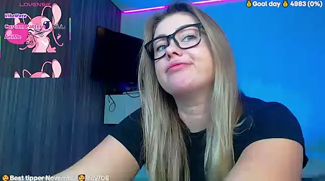 SuchCute online show from November 2025 02:15:02 AM