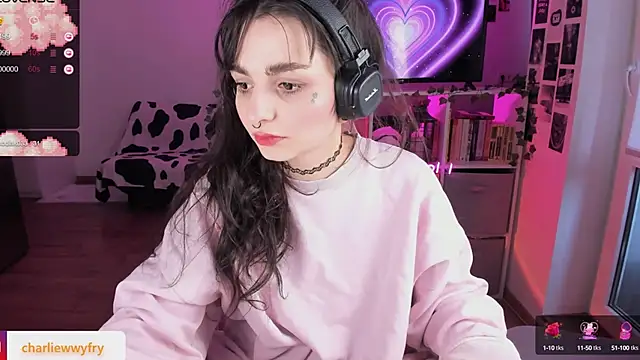 Snapshot of mollydoorsis1 chatting on February 2025 12:17:02 PM mollydoorsis1 online show from February 2025 12:17:02 PM