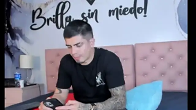 Snapshot of _mrcock chatting on December 2024 04:34:02 AM mrcock online show from December 2024 04:34:02 AM