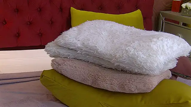 IrisMonn online show from February 2025 11:43:01 AM