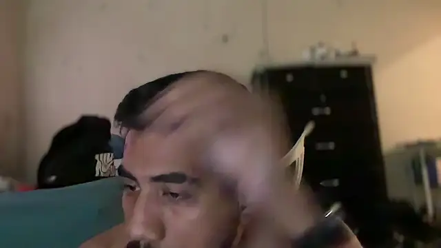 Snapshot of EnriquePersian197 chatting on January 2025 01:57:01 PM EnriquePersian197 online show from January 2025 01:57:01 PM