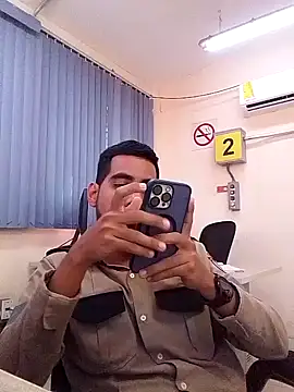 Snapshot of EnriquePersian197 chatting on January 2025 06:03:01 PM EnriquePersian197 online show from January 2025 06:03:01 PM