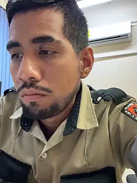 Snapshot of EnriquePersian197 chatting on February 2025 02:05:02 AM EnriquePersian197 online show from February 2025 02:05:02 AM