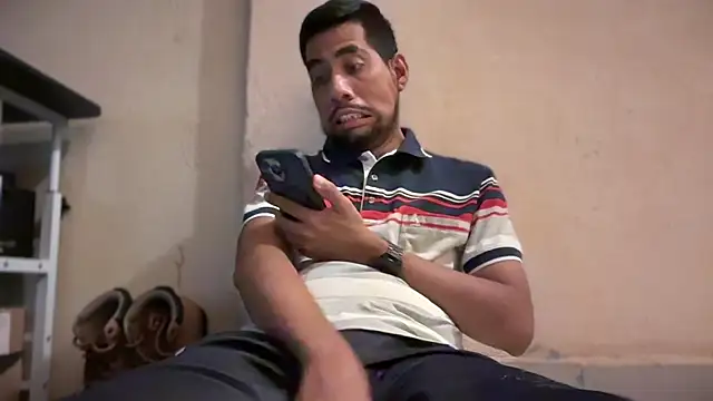 Snapshot of EnriquePersian197 chatting on February 2025 08:17:02 PM EnriquePersian197 online show from February 2025 08:17:02 PM