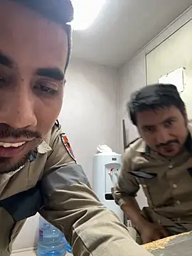 Snapshot of EnriquePersian197 chatting on March 2025 05:35:01 AM EnriquePersian197 online show from March 2025 05:35:01 AM