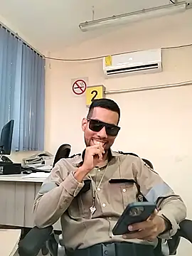 Snapshot of EnriquePersian197 chatting on September 2025 03:03:01 PM EnriquePersian197 online show from September 2025 03:03:01 PM