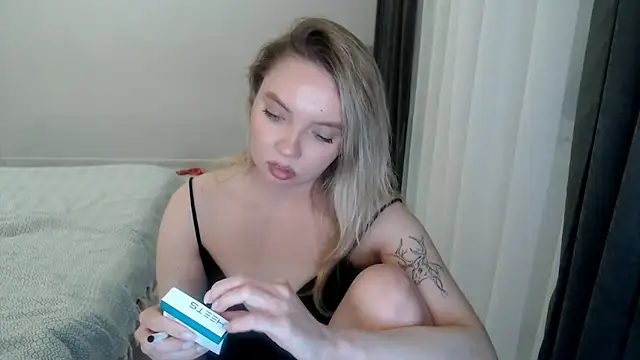 Snapshot of PolinaXXXJones chatting on February 2025 06:44:01 PM PolinaXXXJones online show from February 2025 06:44:01 PM