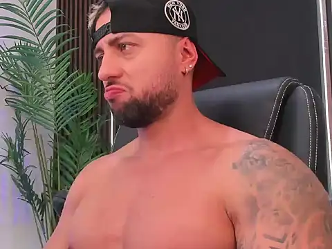 OwenMaximus814 online show from April 2026 06:57:01 PM