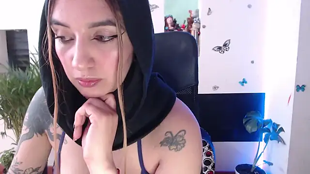 Lia-mitch online show from November 2025 06:40:02 PM