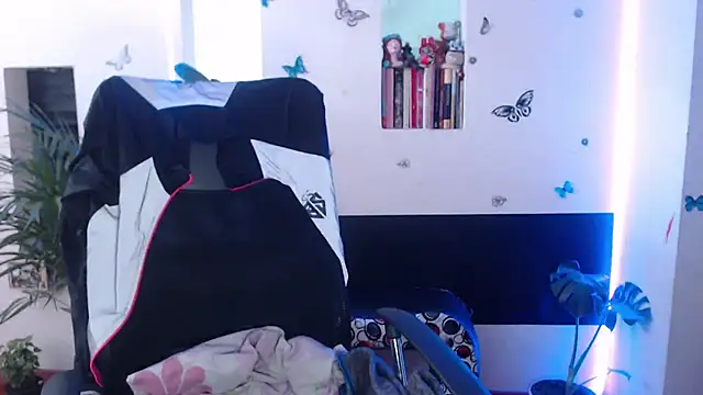 Lia-mitch online show from December 2025 06:47:02 PM