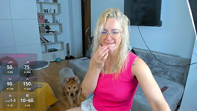 Snapshot of LadyIzabel chatting on July 2026 02:05:02 PM LadyIzabel online show from July 2026 02:05:02 PM
