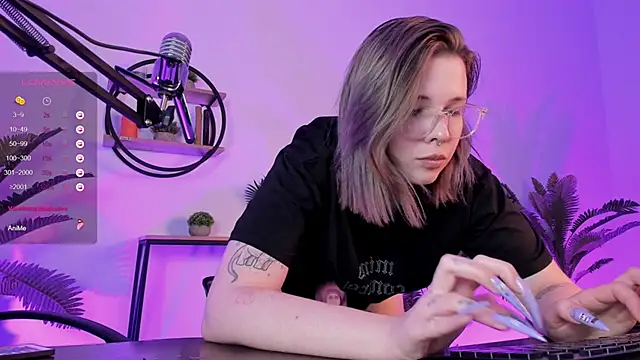 AliceSunday online show from January 2025 10:12:02 PM