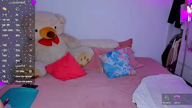 Lunadahia online show from December 2025 04:32:01 AM