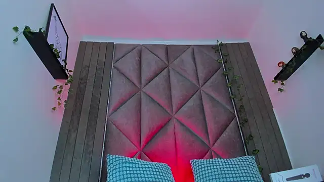 BriaConner  online show from March 2026 04:04:02 AM