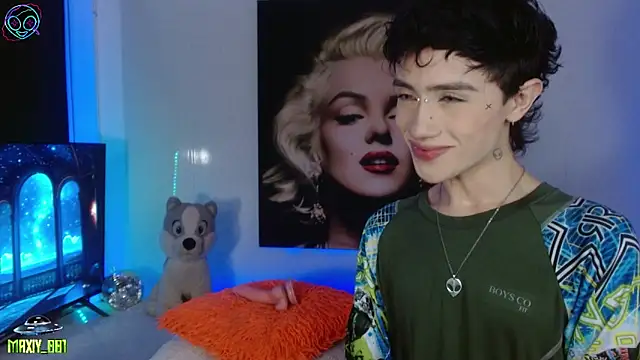 maxiy 001 online show from September 2025 03:32:01 AM