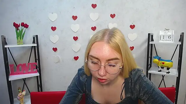 BeatriceFly online show from December 2024 12:16:02 PM