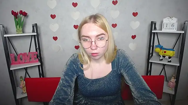 BeatriceFly online show from December 2024 04:38:02 PM