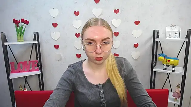 BeatriceFly online show from December 2024 12:18:02 PM