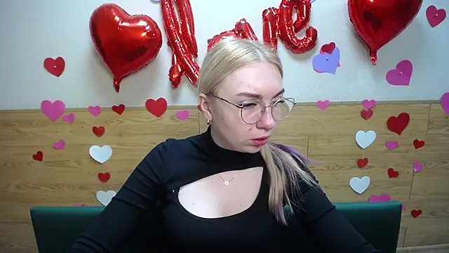 BeatriceFly online show from March 2025 12:09:02 PM