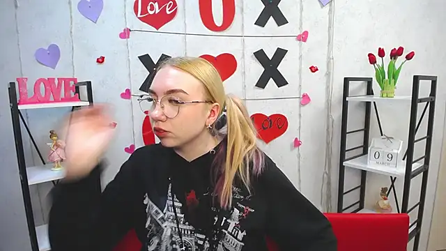 BeatriceFly online show from March 2025 12:37:01 PM