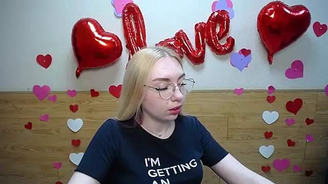 BeatriceFly online show from March 2025 12:14:02 PM