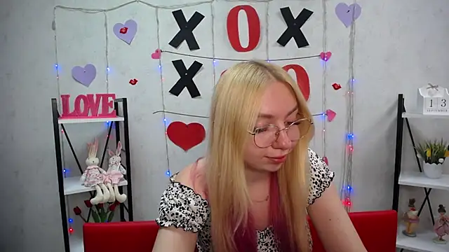 BeatriceFly online show from September 2025 12:16:02 PM