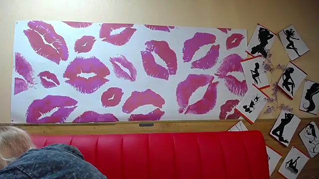 BeatriceFly online show from September 2025 01:02:01 PM