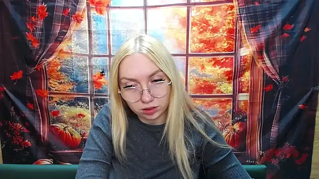 BeatriceFly online show from November 2025 01:00:01 PM