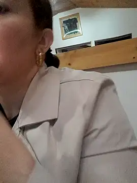 skayhot  online show from February 2026 12:25:01 PM