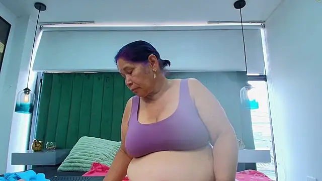 girl amada online show from May 2026 02:25:01 PM